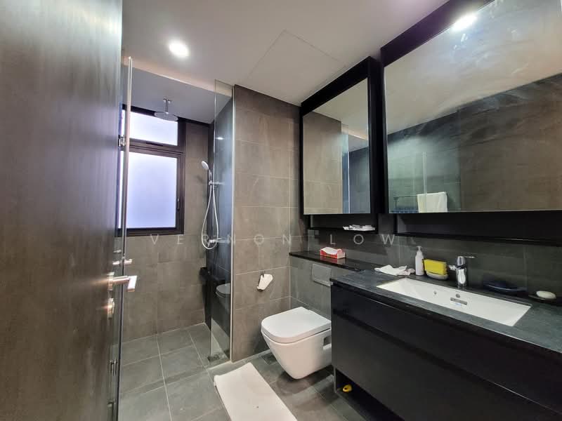 Park Colonial, 6 Woodleigh Lane, 2 Bedrooms, 570 sqft, Condominium For Rent, by Vernon Low, 500138210 - Bathroom - PropertyGuru.com.sg