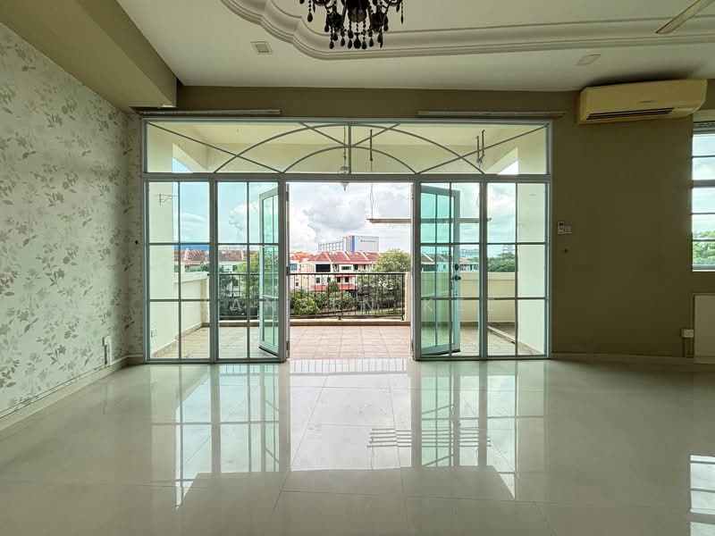 Lakepoint Condo, 2 Lakepoint Drive, 3 Bedrooms, 2,217 sqft, Condominium For Sale, by Jansen Kee, 500138222 - Balcony - PropertyGuru.com.sg