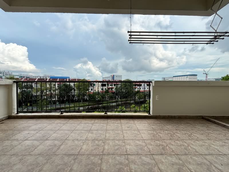 Lakepoint Condo, 2 Lakepoint Drive, 3 Bedrooms, 2,217 sqft, Condominium For Sale, by Jansen Kee, 500138222 - Balcony - PropertyGuru.com.sg