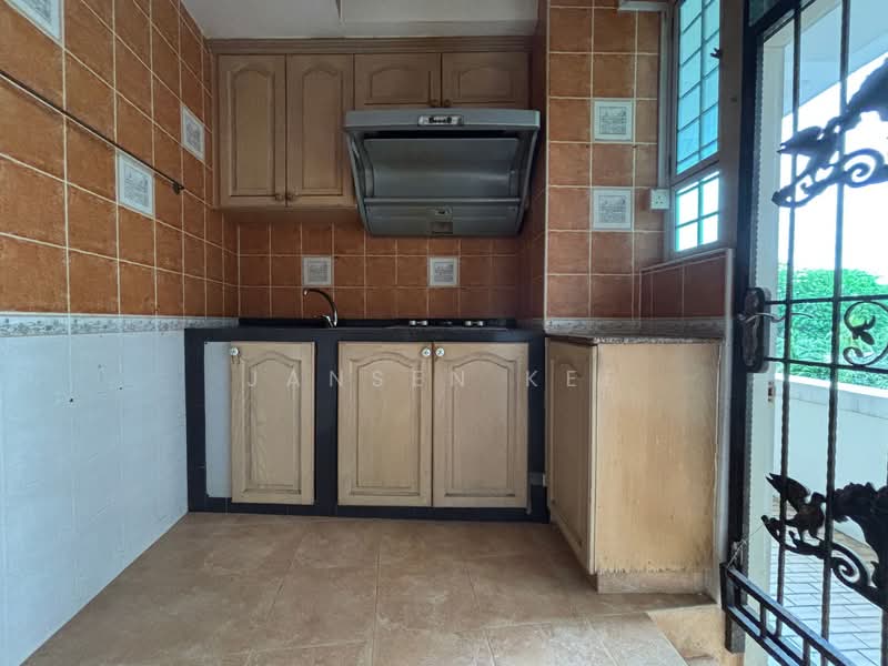 Lakepoint Condo, 2 Lakepoint Drive, 3 Bedrooms, 2,217 sqft, Condominium For Sale, by Jansen Kee, 500138222 - Kitchen - PropertyGuru.com.sg
