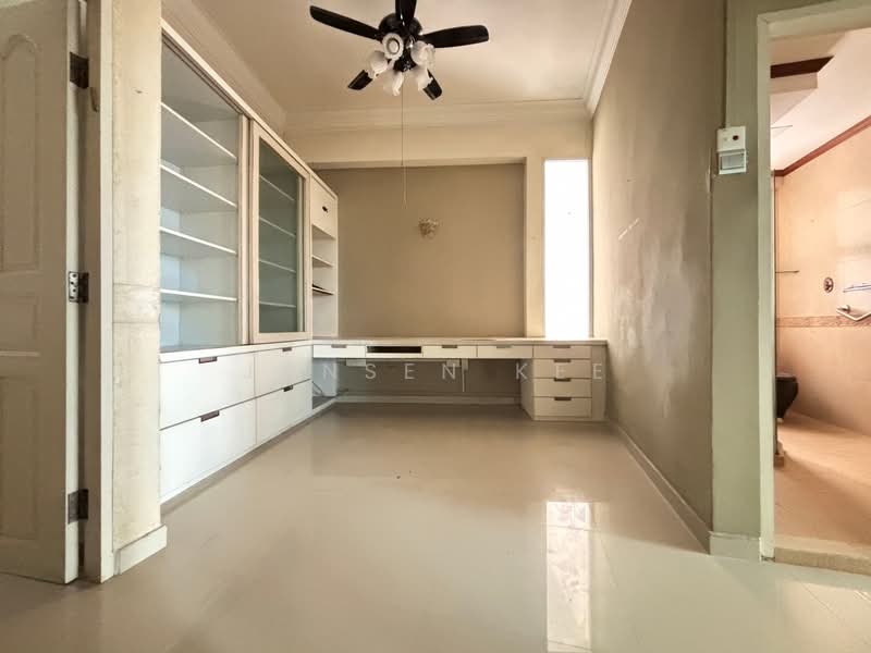 Lakepoint Condo, 2 Lakepoint Drive, 3 Bedrooms, 2,217 sqft, Condominium For Sale, by Jansen Kee, 500138222 - Study - PropertyGuru.com.sg