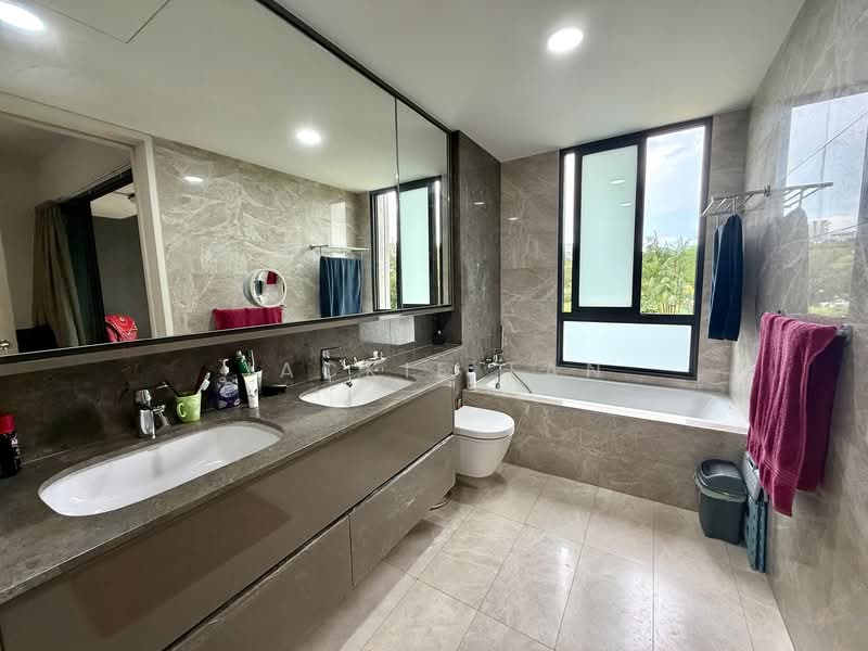 Nim Collection, Nim Terrace, 5 Bedrooms, 4,294 sqft, Terraced House For Sale, by JACKIE TAN, 500138233 - Master bathroom - PropertyGuru.com.sg