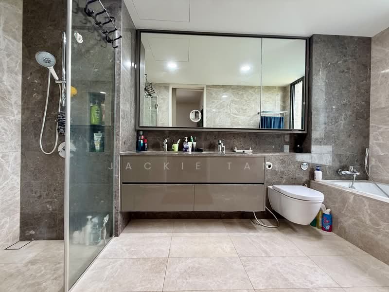Nim Collection, Nim Terrace, 5 Bedrooms, 4,294 sqft, Terraced House For Sale, by JACKIE TAN, 500138233 - Master bathroom - PropertyGuru.com.sg