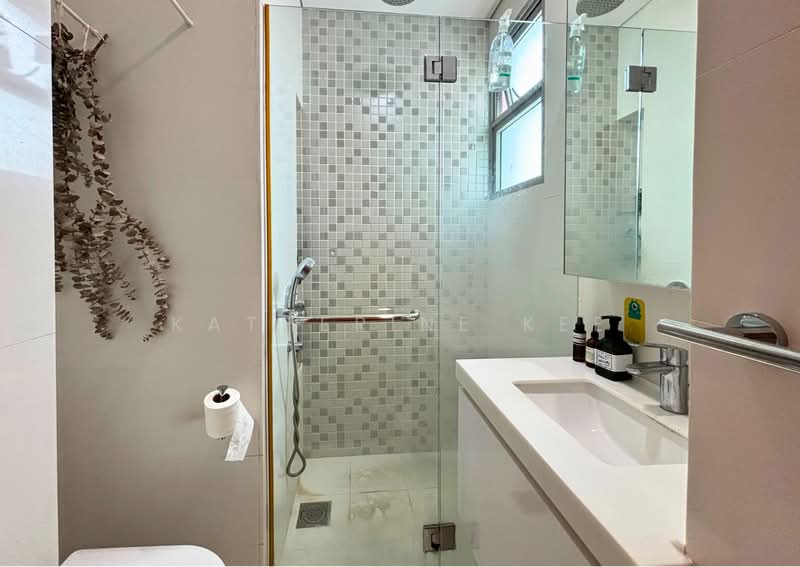 Gambir Ridge (Formerly Bartley Terrace, 18 Gambir Walk, 2 Bedrooms, 753 sqft, Condominium For Sale, by Katherine Kee, 500138243 - Master Bathroom - PropertyGuru.com.sg