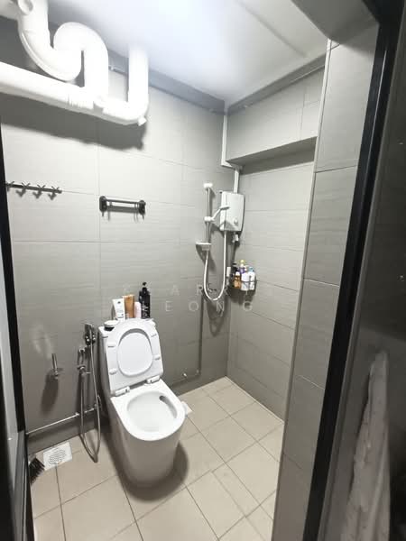 521 Jelapang Road, 521 Jelapang Road, Room Rental, 200 sqft, HDB Flat For Rent, by Klarris Leong, 500138249 - Bathroom - PropertyGuru.com.sg