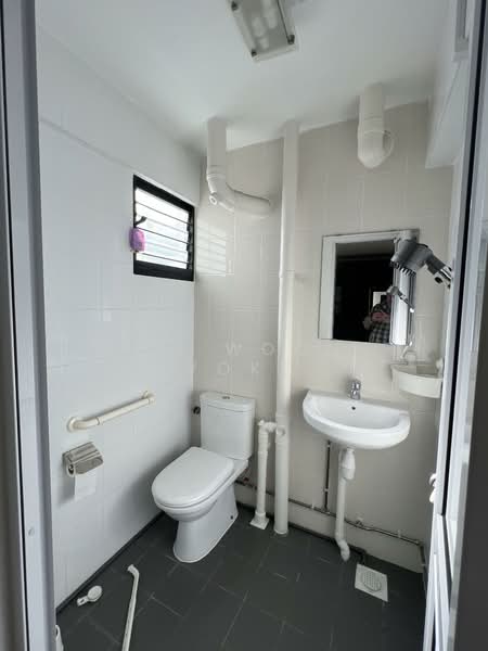 111 Serangoon North Avenue 1, 111 Serangoon North Avenue 1, 3 Bedrooms, 980 sqft, HDB Flat For Sale, by Ho Woon Yoke, 500138261 - Bathroom - PropertyGuru.com.sg