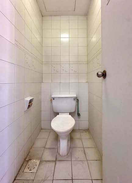 Park East, 73 Jalan Tua Kong, 3 Bedrooms, 1,658 sqft, Condominium For Sale, by Terence Tee (郑志翔), 500138264 - Yard Bathroom - PropertyGuru.com.sg