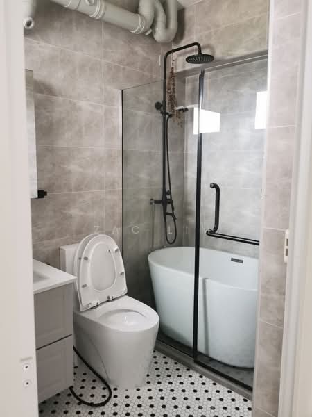 981D Buangkok Crescent, 981D Buangkok Crescent, 3 Bedrooms, 1,184 sqft, HDB Flat For Rent, by Zac Lim, 500138276 - Bathroom - PropertyGuru.com.sg