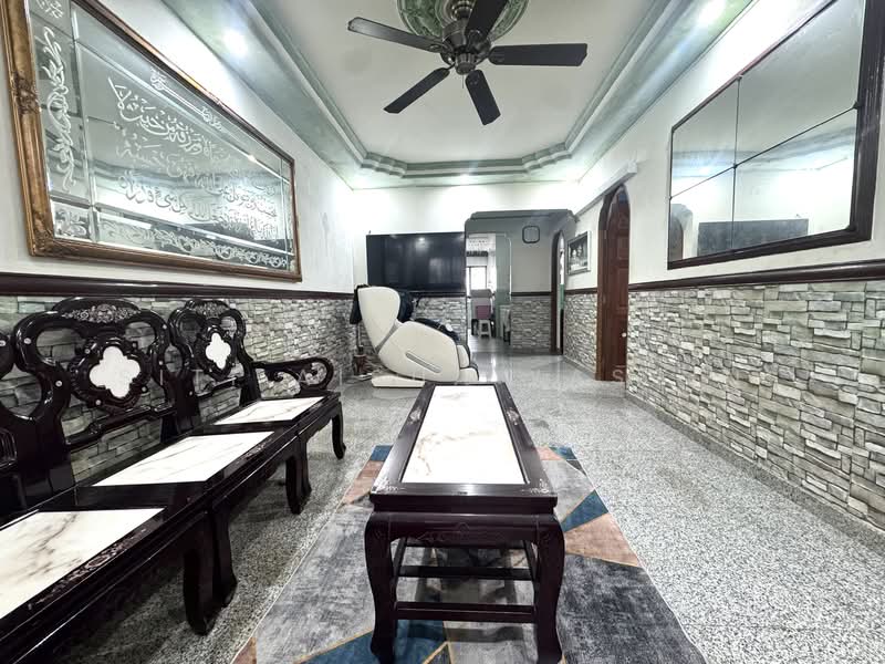 158 Woodlands Street 13, 158 Woodlands Street 13, 2 Bedrooms, 786 sqft, HDB Flat For Sale, by Siti Aisha Yassin, 500138291 - Living Room - PropertyGuru.com.sg