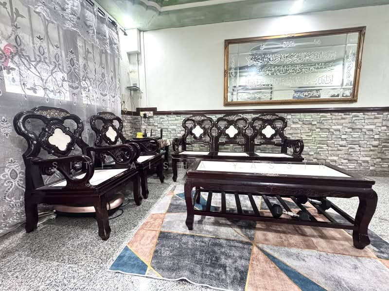 158 Woodlands Street 13, 158 Woodlands Street 13, 2 Bedrooms, 786 sqft, HDB Flat For Sale, by Siti Aisha Yassin, 500138291 - Living Room - PropertyGuru.com.sg