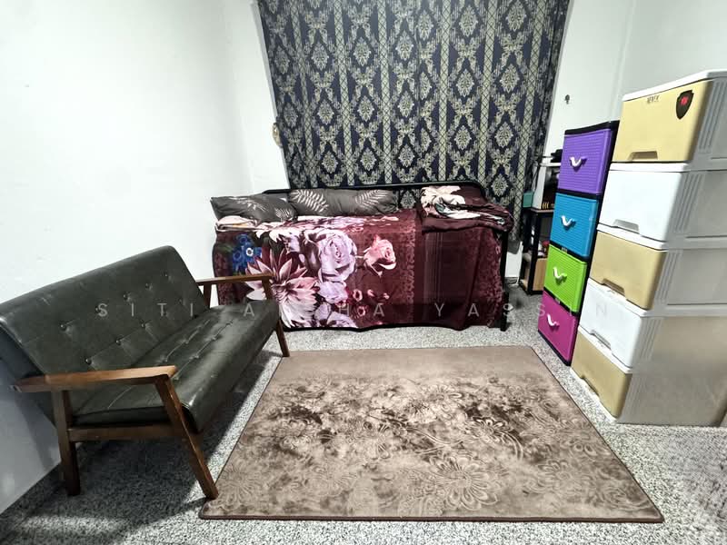 158 Woodlands Street 13, 158 Woodlands Street 13, 2 Bedrooms, 786 sqft, HDB Flat For Sale, by Siti Aisha Yassin, 500138291 - Bedroom - PropertyGuru.com.sg