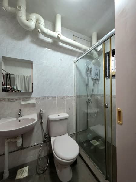 275B Jurong West Street 25, 275B Jurong West Street 25, 3 Bedrooms, 1,195 sqft, HDB Flat For Sale, by Sebastian Lim Ong Lai (恩莱), 500138303 - Bathroom - PropertyGuru.com.sg