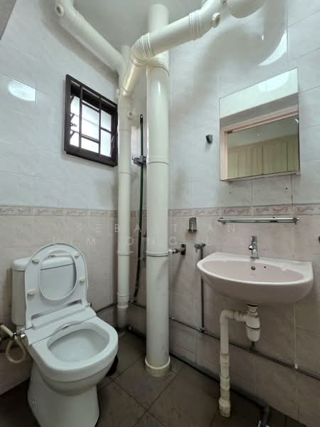 275B Jurong West Street 25, 275B Jurong West Street 25, 3 Bedrooms, 1,195 sqft, HDB Flat For Sale, by Sebastian Lim Ong Lai (恩莱), 500138303 - Bathroom - PropertyGuru.com.sg