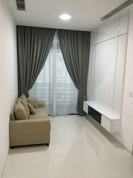 Robin Suites, 25 Robin Road, 2 Bedrooms, 538 sqft, Apartment For Sale, by Angela Tay, 500138307 - Living Room - PropertyGuru.com.sg
