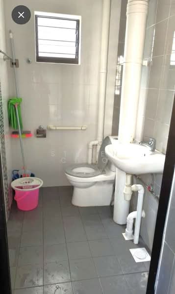 340 Bukit Batok Street 34, 340 Bukit Batok Street 34, Room Rental, 120 sqft, HDB Flat For Rent, by Steven Choo, 500138309 - Bathroom - PropertyGuru.com.sg