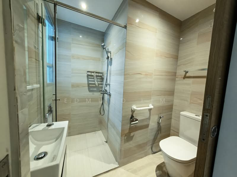 The Santorini, 27 Tampines Street 86, 3 Bedrooms, 915 sqft, Condominium For Rent, by Edmund Lim, 500138316 - Bathroom - PropertyGuru.com.sg