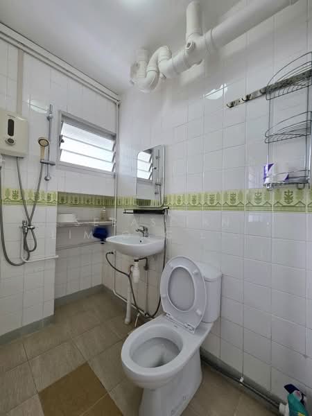 350 Tampines Street 33, 350 Tampines Street 33, Room Rental, 90 sqft, HDB Flat For Rent, by Sebastian Lim Ong Lai (恩莱), 500138324 - Bathroom - PropertyGuru.com.sg