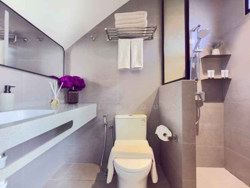 Coliwoo Resort Changi. First Co-Living Resort Chalet in Singapore., , 1 Bedroom, 400 sqft, Terraced House For Rent, by Coliwoo, 500138328 - Bathroom - PropertyGuru.com.sg