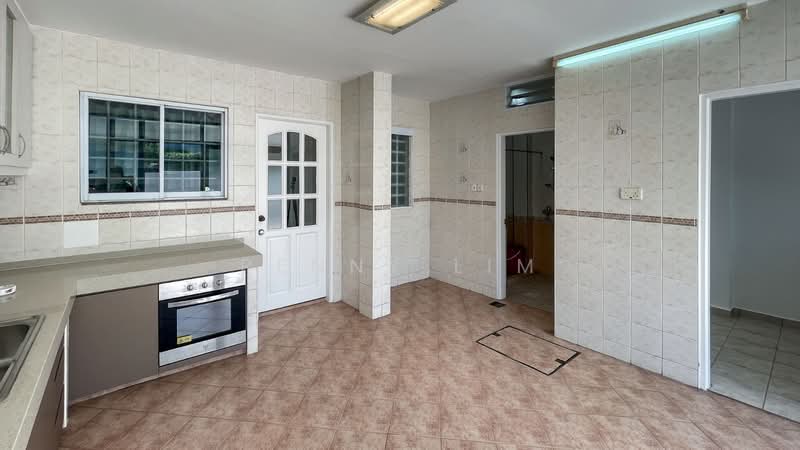 18 Neram Road, Neram road, 4 Bedrooms, 2,107 sqft, Terraced House For Rent, by Penny Lim, 500138329 - Kitchen - PropertyGuru.com.sg