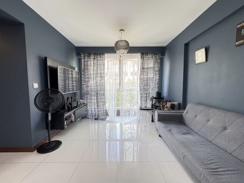 670A Edgefield Plains, 670A Edgefield Plains, 2 Bedrooms, 731 sqft, HDB Flat For Sale, by Amir Amzar, 500138346 - Living Room - PropertyGuru.com.sg
