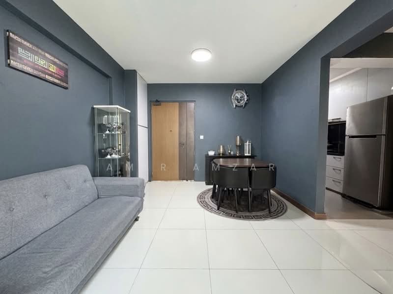 670A Edgefield Plains, 670A Edgefield Plains, 2 Bedrooms, 731 sqft, HDB Flat For Sale, by Amir Amzar, 500138346 - Living Room - PropertyGuru.com.sg