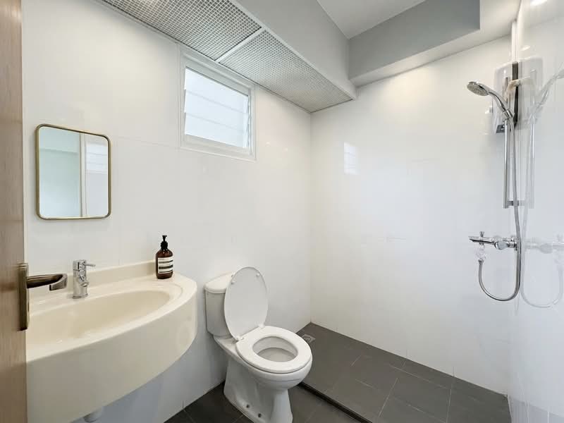 670A Edgefield Plains, 670A Edgefield Plains, 2 Bedrooms, 731 sqft, HDB Flat For Sale, by Amir Amzar, 500138346 - Bathroom - PropertyGuru.com.sg