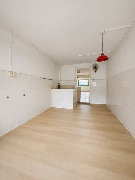 166 Woodlands Street 13, 166 Woodlands Street 13, 2 Bedrooms, 883 sqft, HDB Flat For Rent, by CY TAN, 500138351 - Kitchen - PropertyGuru.com.sg