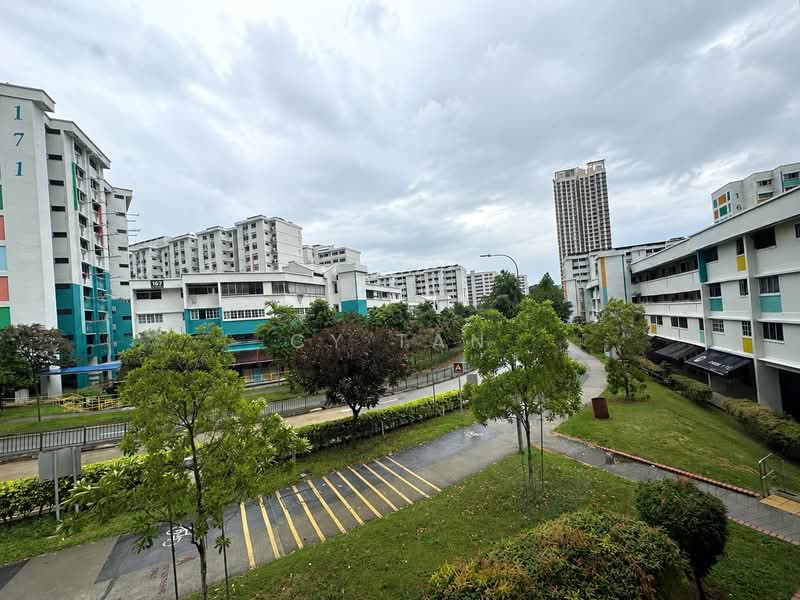 166 Woodlands Street 13, 166 Woodlands Street 13, 2 Bedrooms, 882 sqft, HDB Flat For Rent, by CY TAN, 500138351 - Exterior - PropertyGuru.com.sg