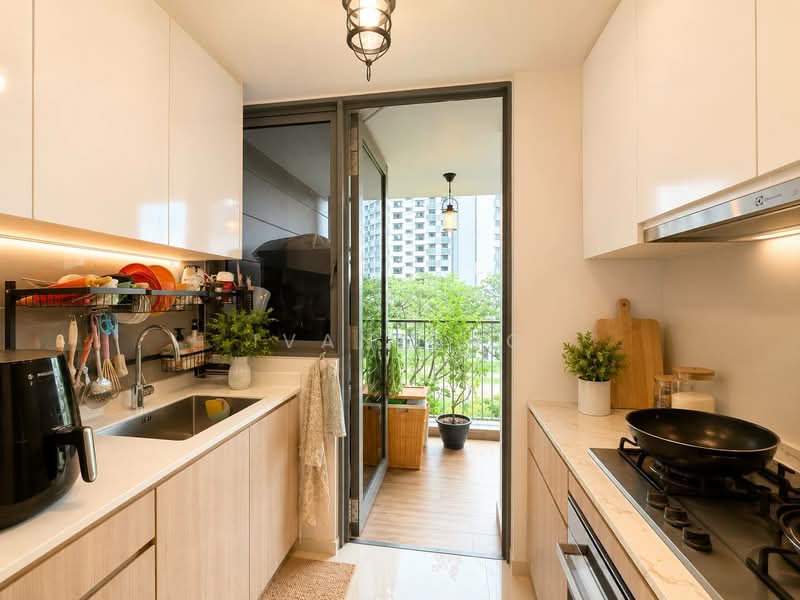 Riverbank at Fernvale, 15 Fernvale Close, 3 Bedrooms, 1,012 sqft, Condominium For Sale, by Ivan Ong, 500138356 - Kitchen - PropertyGuru.com.sg