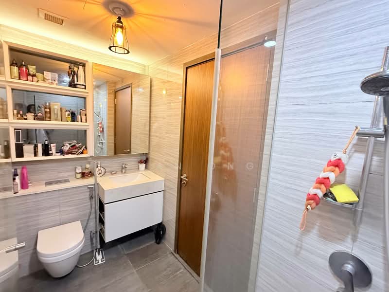Riverbank at Fernvale, 15 Fernvale Close, 3 Bedrooms, 1,012 sqft, Condominium For Sale, by Ivan Ong, 500138356 - Bathroom - PropertyGuru.com.sg