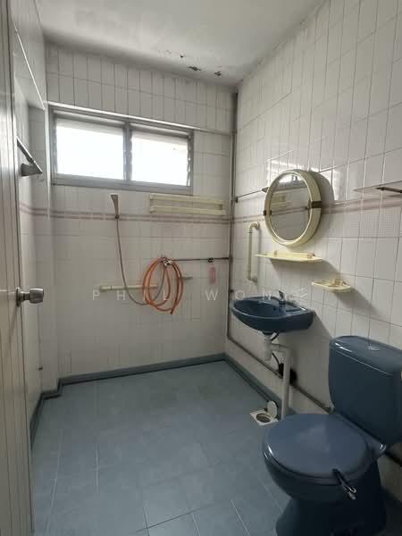 215 Choa Chu Kang Central, 215 Choa Chu Kang Central, 3 Bedrooms, 1,119 sqft, HDB Flat For Sale, by Phil Wong, 500138357 - Bathroom - PropertyGuru.com.sg