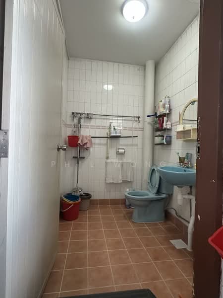 215 Choa Chu Kang Central, 215 Choa Chu Kang Central, 3 Bedrooms, 1,119 sqft, HDB Flat For Sale, by Phil Wong, 500138357 - Bathroom - PropertyGuru.com.sg