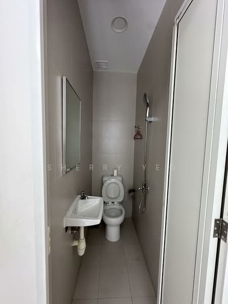 The Crest, 105 Prince Charles Crescent, 3 Bedrooms, 1,636 sqft, Condominium For Rent, by Sherry Yeo, 500138366 - Bathroom - PropertyGuru.com.sg