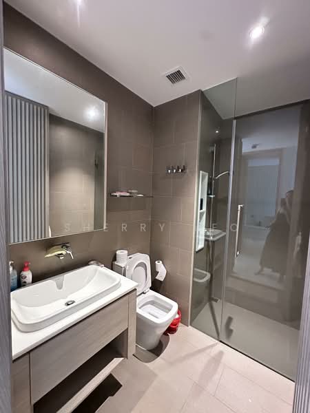 The Crest, 105 Prince Charles Crescent, 3 Bedrooms, 1,636 sqft, Condominium For Rent, by Sherry Yeo, 500138366 - Bathroom - PropertyGuru.com.sg