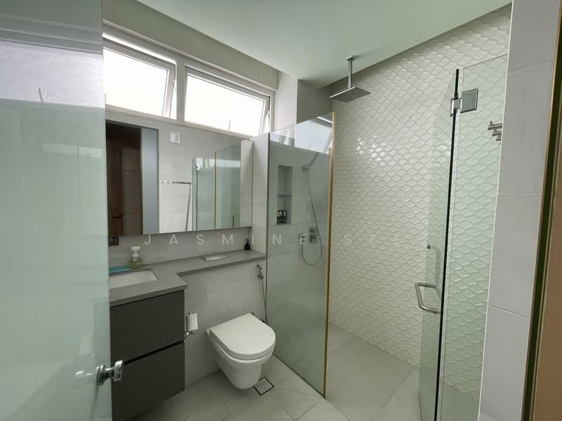 Greenview Crescent, Greenview Crescent, Tanglin / Holland / Bukit Timah, 6 Bedrooms, 5,113 sqft, Detached House For Sale, by Jasmine See, 500138380 - Bathroom - PropertyGuru.com.sg