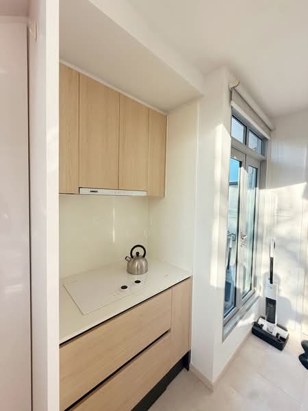 Regency Suites, 38 Kim Tian Road, 2 Bedrooms, 1,055 sqft, Apartment For Rent, by Desiree Leung, 500138389 - Kitchen - PropertyGuru.com.sg