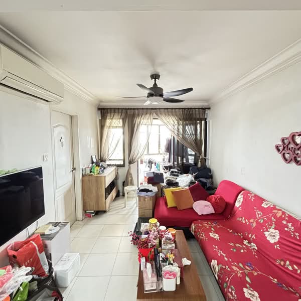 694 Jurong West Central 1, 694 Jurong West Central 1, 3 Bedrooms, 1,098 sqft, HDB Flat For Sale, by Lim Rong Jie, 500138409 - Living Room - PropertyGuru.com.sg