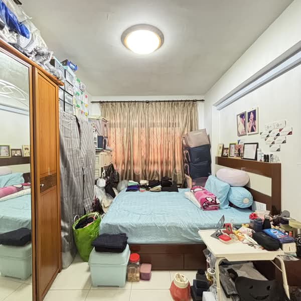 694 Jurong West Central 1, 694 Jurong West Central 1, 3 Bedrooms, 1,098 sqft, HDB Flat For Sale, by Lim Rong Jie, 500138409 - Bedroom - PropertyGuru.com.sg