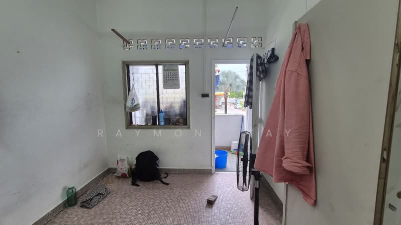 Unit near Sembawang Shopping Centre, , 4 Bedrooms, 1,000 sqft, Shophouse For Rent, by Raymond Tay, 500138413 - Interior - PropertyGuru.com.sg