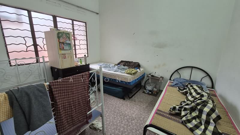 Unit near Sembawang Shopping Centre, , 4 Bedrooms, 1,000 sqft, Shophouse For Rent, by Raymond Tay, 500138413 - Bedroom - PropertyGuru.com.sg