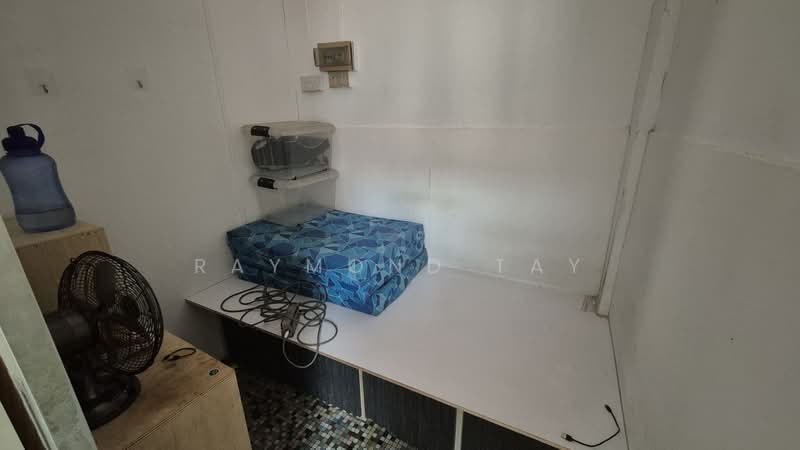 Unit near Sembawang Shopping Centre, , 4 Bedrooms, 1,000 sqft, Shophouse For Rent, by Raymond Tay, 500138413 - Interior - PropertyGuru.com.sg