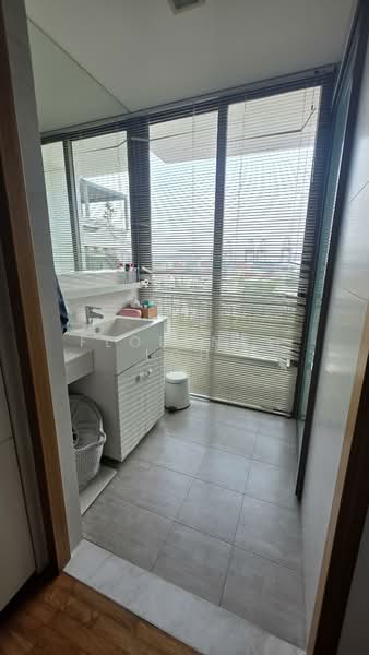 The Grandhill, 39 Pasir Panjang Hill, 3 Bedrooms, 1,259 sqft, Condominium For Sale, by Florence Loh, 500138425 - Bathroom - PropertyGuru.com.sg