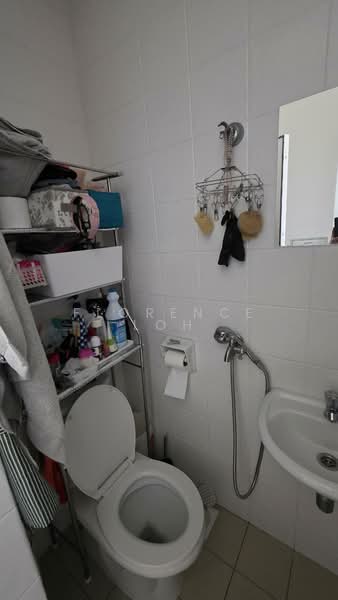 The Grandhill, 39 Pasir Panjang Hill, 3 Bedrooms, 1,259 sqft, Condominium For Sale, by Florence Loh, 500138425 - Bathroom - PropertyGuru.com.sg