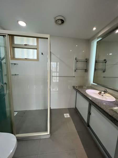Trellis Towers, 700 Toa Payoh Lorong 1, 4 Bedrooms, 1,647 sqft, Condominium For Sale, by Irene Low, 500138443 - Bathroom - PropertyGuru.com.sg