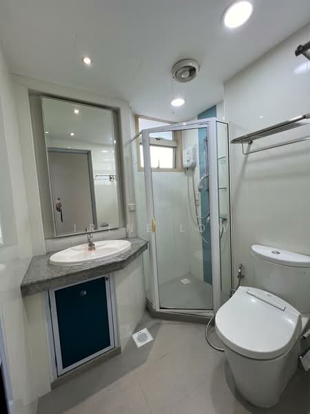 Trellis Towers, 700 Toa Payoh Lorong 1, 4 Bedrooms, 1,647 sqft, Condominium For Sale, by Irene Low, 500138443 - Bathroom - PropertyGuru.com.sg