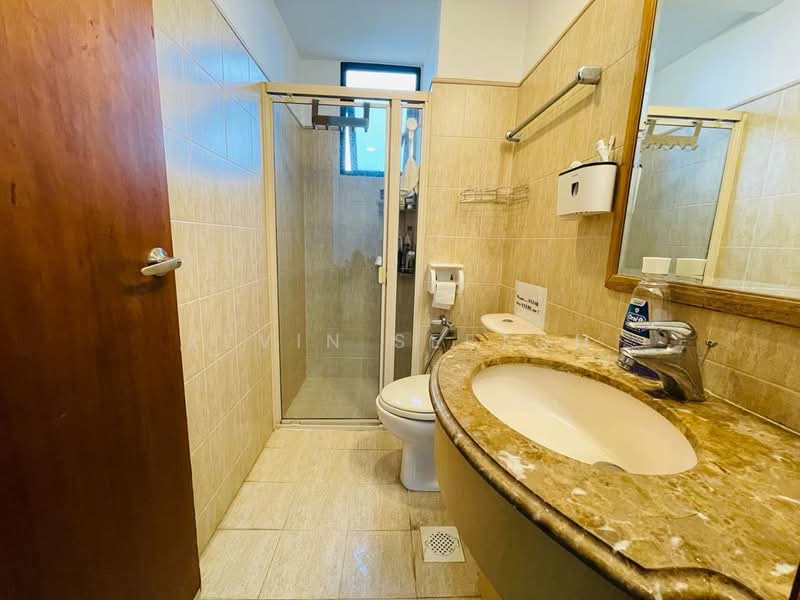 Tanglin View, 150 Prince Charles Crescent, Room Rental, 100 sqft, Condominium For Rent, by Kevin Seetoh, 500138444 - Bathroom - PropertyGuru.com.sg