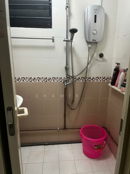 8 Telok Blangah Crescent, 8 Telok Blangah Crescent, Room Rental, 107 sqft, HDB Flat For Rent, by Shamir ., 500138470 - Bathroom - PropertyGuru.com.sg