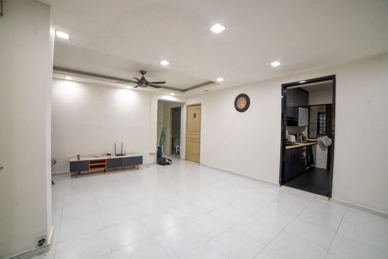 615 Woodlands Avenue 4, 615 Woodlands Avenue 4, 3 Bedrooms, 1,097 sqft, HDB Flat For Sale, by Zahir Shah, 500138525 - Living Room - PropertyGuru.com.sg