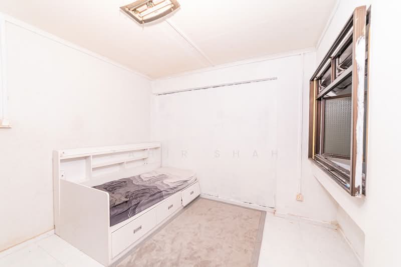 615 Woodlands Avenue 4, 615 Woodlands Avenue 4, 3 Bedrooms, 1,097 sqft, HDB Flat For Sale, by Zahir Shah, 500138525 - Bedroom - PropertyGuru.com.sg