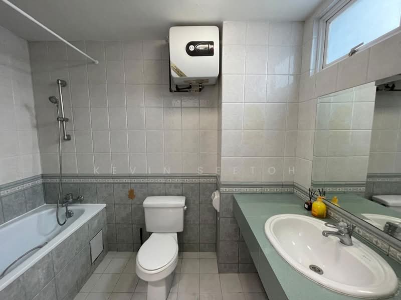 Monarchy Apartments, 51 Mandalay Road, Room Rental, 100 sqft, Apartment For Rent, by Kevin Seetoh, 500138527 - Bathroom - PropertyGuru.com.sg